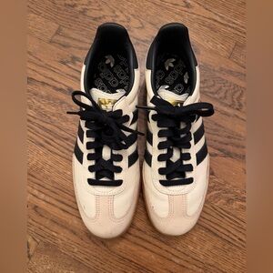 Adidas unisex Cream and Black Samba Sneakers